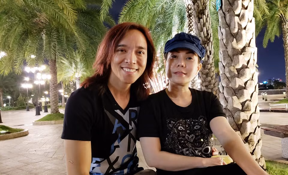 Hoài Phương chính là người đàn ông luôn ở bên Việt Hương những giai đoạn khó khăn nhất. Dù ít xuất hiện hay nói về nhau trước truyền thông nhưng tình cảm gắn bó gần 12 năm là minh chứng cho cuộc hôn nhân này.