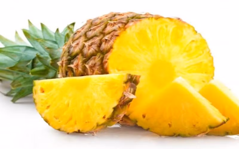 Dứa có chứa hoạt chất bromelain gây mềm cổ tử cung, tạo các cơn đau thắt bụng với bà bầu. Điều này dẫn đến tình trạng sảy thai khó kiểm soát.