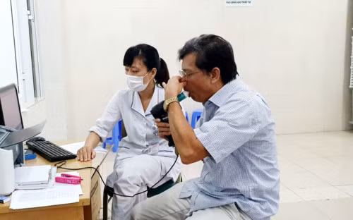 Dấu hiệu và cách phòng tránh bệnh phổi tắc nghẽn mãn tính Dau hieu va cach phong tranh benh phoi tac nghen man tinh
