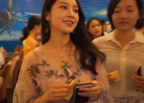Co giao tieng Anh xinh dep tai gioi nhung van e vi ly do bat ngo
