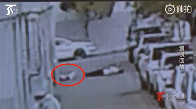Người đàn ông cứu sống bé trai 2 tuổi nhờ linh cảm lạ Nguoi dan ong cuu song be trai 2 tuoi nho linh cam la