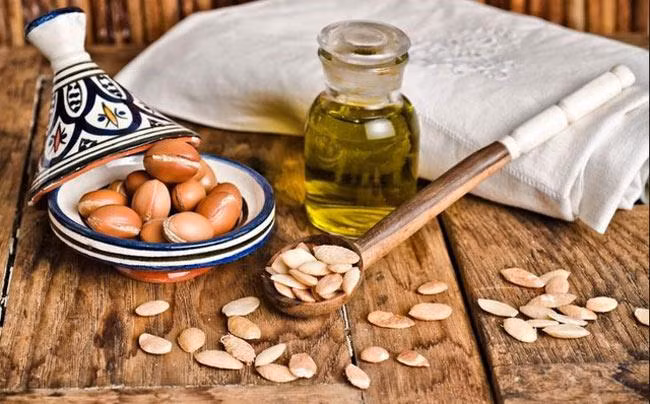 Những phụ nữ sành điệu và giàu có thường sử dụng loại tinh dầu này để làm đẹp, dù giá của chúng cực cao.