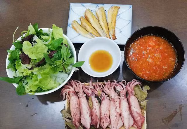 Đồ ăn thừa không được bảo quản tốt hoặc một một số loại thực phẩm để qua đêm sẽ có hàm lượng độc tố cao. (Ảnh minh họa: Gia đình) Đồ ăn thừa không được bảo quản tốt hoặc một một số loại thực phẩm để qua đêm sẽ có hàm lượng độc tố cao. (Ảnh minh họa: Gia đình)