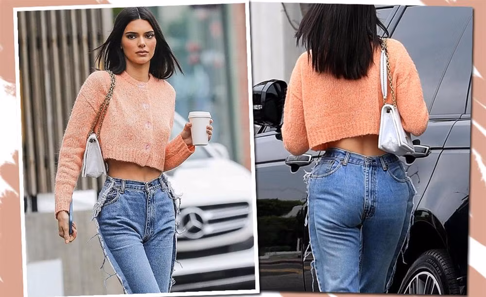 Siêu mẫu Kendall Jenner mới là người phù hợp hơn với chiếc quần có giá 175 USD (khoảng 4 triệu đồng) này. Cô diện rất nhiều lần trước đó và cũng mix với croptop, túi Chanel và sneaker.