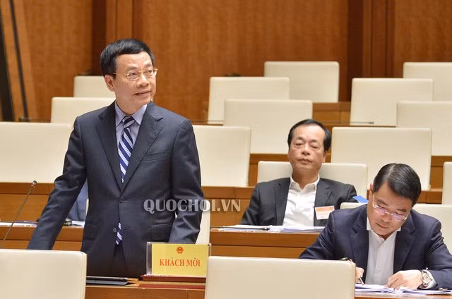 Bo truong Nguyen Manh Hung: Da manh tay hon voi MXH nuoc ngoai