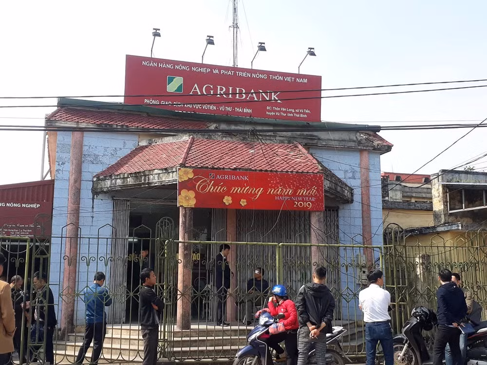 Đại tá Lưu Đức Tỉnh, Phó giám đốc Công an tỉnh Phú Thọ, cho biết lực lượng chức năng đã bắt giữ nghi phạm Nguyễn Thành Nam khi đối tượng này đang lẩn trốn tại nhà riêng, trên địa bàn huyện Phù Ninh (tỉnh Phú Thọ). Thời điểm bắt giữ Nam, lực lượng công an thu giữ hơn 400 triệu đồng trong tổng số tiền bị cướp. Đối tượng đã tiêu mất hơn 80 triệu đồng vào mục đích cá nhân.