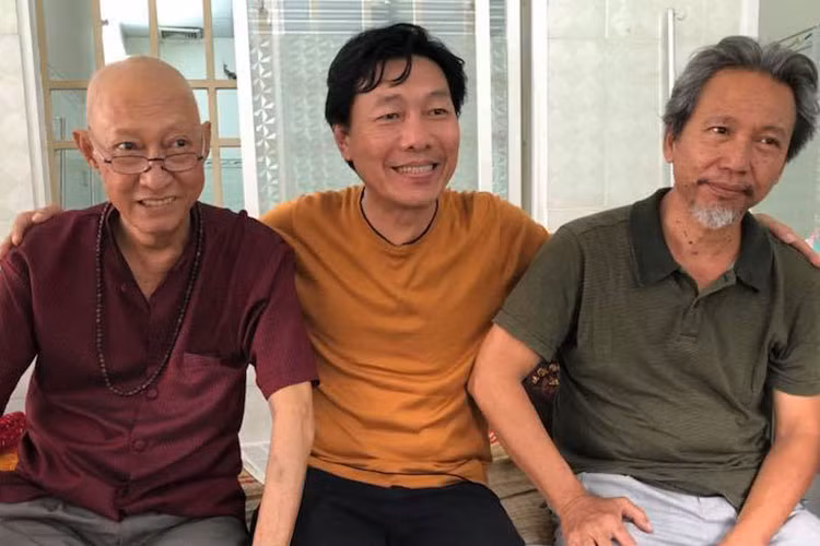 Diễn viên Lê Bình vẫn luôn lạc quan, mạnh mẽ sau khi phát hiện bị ung thư phổi.