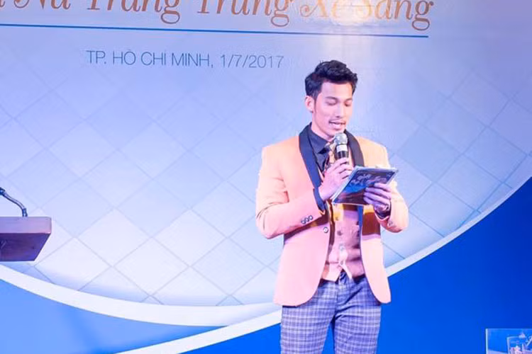 Nam diễn viên phim "Song Lang" tốt nghiệp ngành Việt Nam học của một trường đại học nhưng lại theo đuổi nghề MC. Ảnh: FBNV
