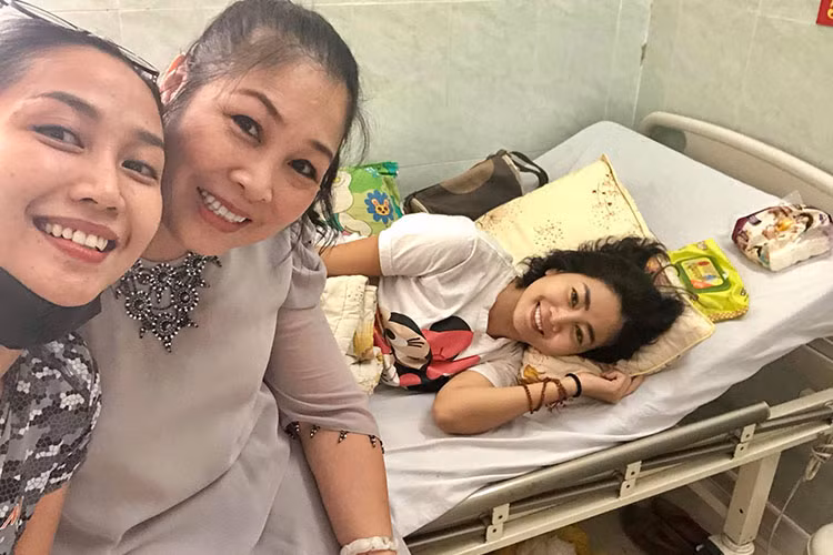 Theo Đời sống pháp luật, chiều ngày 21/8, Mai Phương bắt đầu quá trình xạ trị. Ảnh: FBNV