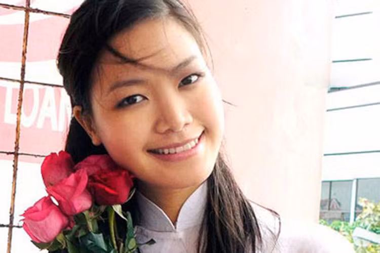 Nàng hoa hậu sinh năm 1990 chỉ được khen chiều cao nổi bật, nụ cười rạng rỡ và đôi mắt to. Ảnh: Nguoilaodong