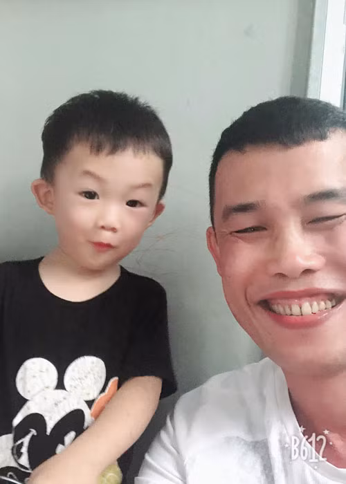  Hiệp Gà và người vợ thứ 3 Diệu Thúy có một cậu con trai chung tên Dương Đông Hải.
