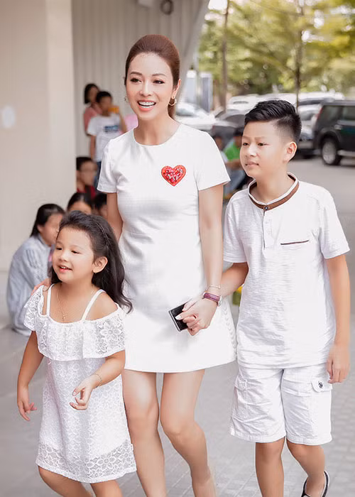 Mới đây, Jennifer Phạm đưa con trai Bảo Nam và con gái Na tham dự một sự kiện ở TP HCM.