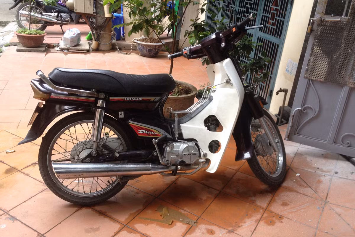 Ngoài Honda Dream II, một số mẫu xe khác của Honda đời cũ cũng được rao bán với giá cao như : Dylan, Spacy nguyên bản có xuất xứ từ Nhật Bản với giá lên đến 350 triệu đồng tại thị trường xe máy Việt Nam.