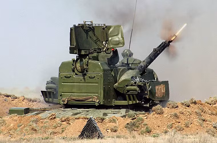 Về hỏa lực, trên tháp pháo của xe chiến đấu 2S6 cũng như 2S6M1 của hệ thống Tunguska M1 Myanmar được trang bị 2 khẩu pháo 30mm 2A38 có tốc độ bắn 3.900-5.000 phát/phút tổng cả hai khẩu. Các loạt xạ kích thường bắn ra từ 83 đến 250 viên tùy thuộc vào loại mục tiêu, với tầm bắn từ 0,2 đến 4 km và độ cao là 4 km.