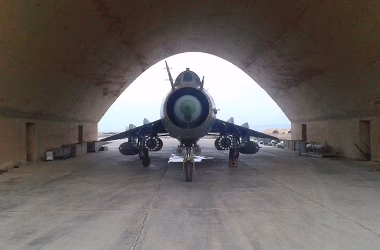 Căn cứ còn có cả những chiếc Su-22M4 cũ hơn.