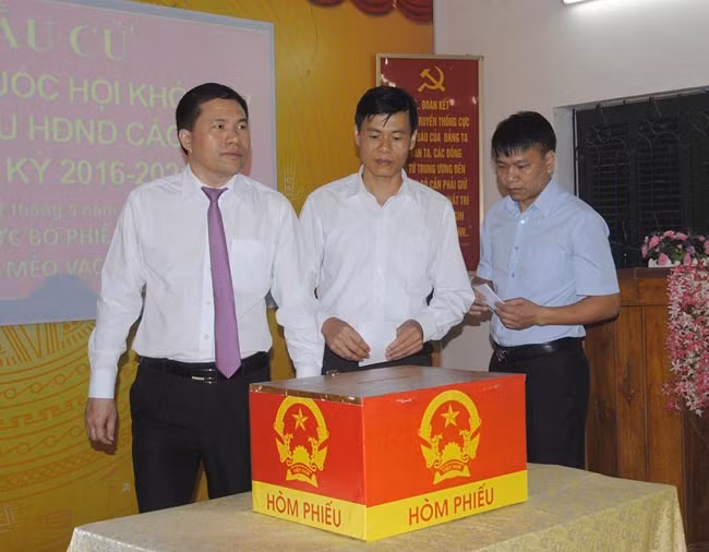 Ban Bí thư quyết định thi hành kỷ luật bằng hình thức cách chức Uỷ viên Ban Thường vụ Tỉnh uỷ, Trưởng Ban Nội chính Tỉnh uỷ Hà Giang các nhiệm kỳ 2015- 2020, 2020 - 2025 đối với ông Sùng Minh Sính. 