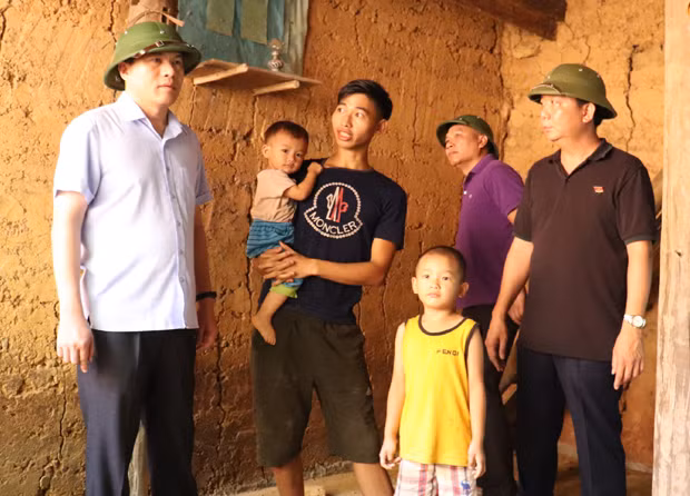 Tại kỳ họp thứ 14, Ủy ban Kiểm tra Tỉnh ủy Hà Giang khóa XVII đã xem xét, biểu quyết đề nghị Tỉnh ủy Hà Giang thực hiện quy trình xem xét, đề nghị thi hành kỷ luật đối với ông Sùng Minh Sính do có vi phạm nguyên tắc tập trung dân chủ. Vi phạm nguyên tắc sinh hoạt đảng, vi phạm nghiêm trọng trong chỉ đạo, quản lý, sử dụng kinh phí của cơ quan, gây thất thoát với số tiền lớn, làm phát sinh đơn tố cáo, gây mất đoàn kết nội bộ kéo dài. (Ảnh: Báo Hà Giang).