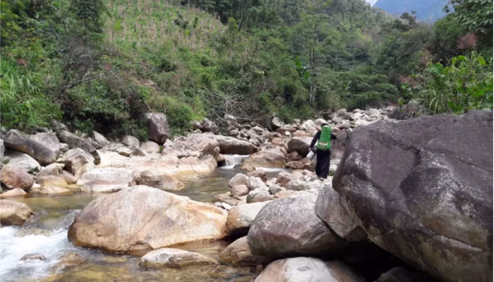 Hoàng Liên Sơn với chiều dài khoảng 180 km, là nguồn cảm hứng không ngừng cho những người muốn khám phá vẻ đẹp tự nhiên và những bí mật ẩn sau dãy núi này.