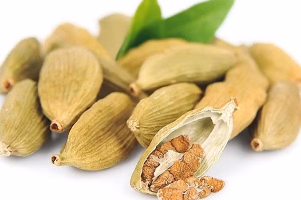 Mặc dù tốt cho sức khỏe, người trưởng thành chỉ nên tiêu thụ khoảng 77 gram (tương đương 8-10 quả) bạch đậu khấu mỗi ngày.