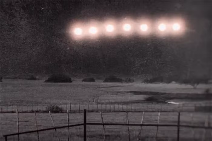 Giám đốc của Trung tâm tiếp nhận báo cáo UFO quốc gia, Peter Davenport, chia sẻ rằng họ nhận được ngày càng nhiều báo cáo, với số lượng vượt trội so với khoảng thời gian trước đó.
