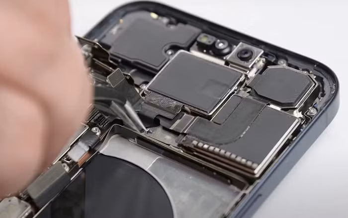 Tuy dung lượng pin của iPhone 16 Pro tăng nhẹ 2,5%, nhưng đây được xem là mức tăng lớn hơn so với iPhone 15 Pro.