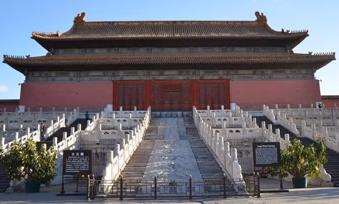 Họ sử dụng nước từ các giếng đào cách nhau 500 mét dọc theo đường băng để làm ướt con đường và làm giảm ma sát. Điều này cho phép phiến đá trượt trên đường băng với tốc độ chậm (0,29 km/h), đủ để nước ở trên đường băng không đông lại.
