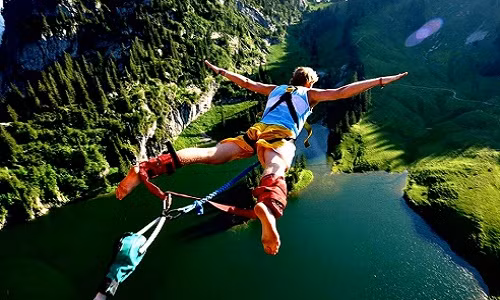 Vừa thót tim nhưng cũng đầy sảng khoái khi bạn leo lên vị trí cao chót vót, buộc dây đàn hồi quanh người rồi thả mình rơi tự do xuống dưới. Nhảy bungee là môn thể thao mạo hiểm được ưu chuộng rộng rãi trên thế giới. Các tín đồ đam mê môn thể thao này luôn tìm đến những chỗ nhảy độc đáo, cảnh quan đẹp, đặc biệt chiều cao "khủng". Có rất nhiều điểm nhảy bungee đáng kinh ngạc ở khắp nơi trên thế giới, sau đây là những địa điểm như vậy. Ảnh: lvs.luxury. Vừa thót tim nhưng cũng đầy sảng khoái khi bạn leo lên vị trí cao chót vót, buộc dây đàn hồi quanh người rồi thả mình rơi tự do xuống dưới. Nhảy bungee là môn thể thao mạo hiểm được ưu chuộng rộng rãi trên thế giới. Các tín đồ đam mê môn thể thao này luôn tìm đến những chỗ nhảy độc đáo, cảnh quan đẹp, đặc biệt chiều cao "khủng". Có rất nhiều điểm nhảy bungee đáng kinh ngạc ở khắp nơi trên thế giới, sau đây là những địa điểm như vậy. Ảnh: lvs.luxury.