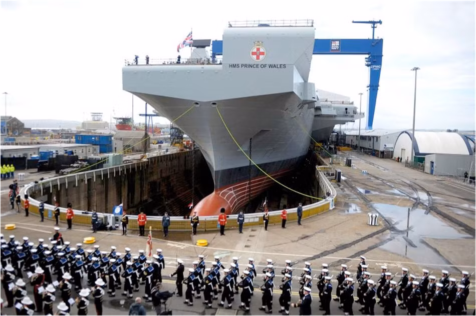 Buổi lễ công nhận tên gọi HMS Prince of Wales (R09) cho tàu sân bay lớp Queen Elizabeth thứ 2 của Hải quân Hoàng gia Anh đã được tổ chức long trọng tại nhà máy đóng tàu ở Rosyth, Scotland vào hôm 8/9. Ảnh: Sina.