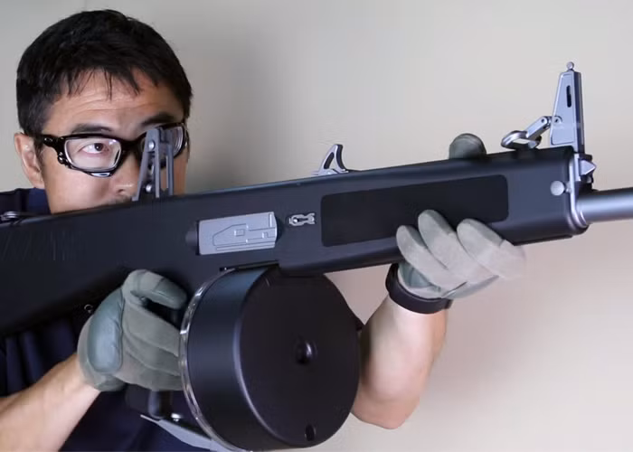 Việc sử dụng băng đạn rời thay vì phải nạp từng viên như các dòng shotgun trước đây giúp cho người lính tác chiến hiệu quả trong các trận chiến có cường độ ác liệt cao. Nguồn ảnh: Popular