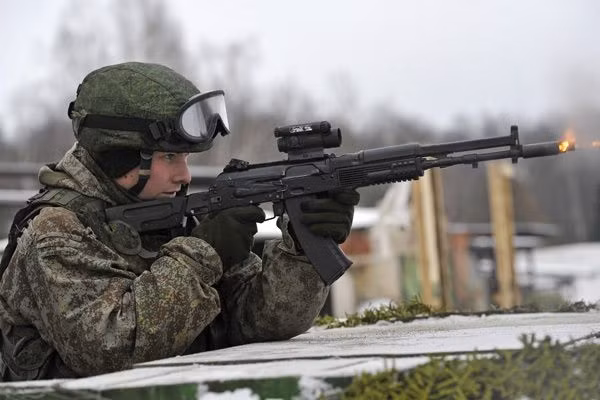 Súng trường AK-12, AEK-971 quyết đầu giành chỗ trong bộ Ratnik - Hình 2 Sung truong AK-12, AEK-971 quyet dau gianh cho trong bo Ratnik-Hinh-2