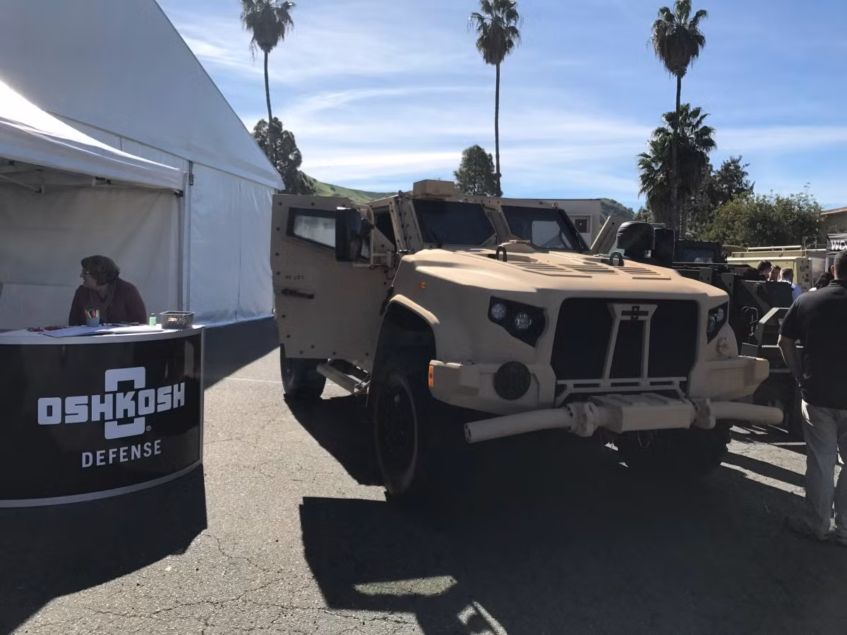 Mẫu Xe chiến thuật hạng nhẹ kết hợp (JLTV) được phát triển bởi Oshkosh Defence nhằm thay thế cho xe thiết giáp đa năng Humvee. Xe có thiết kế khá hầm hố. Ảnh: Business Insider