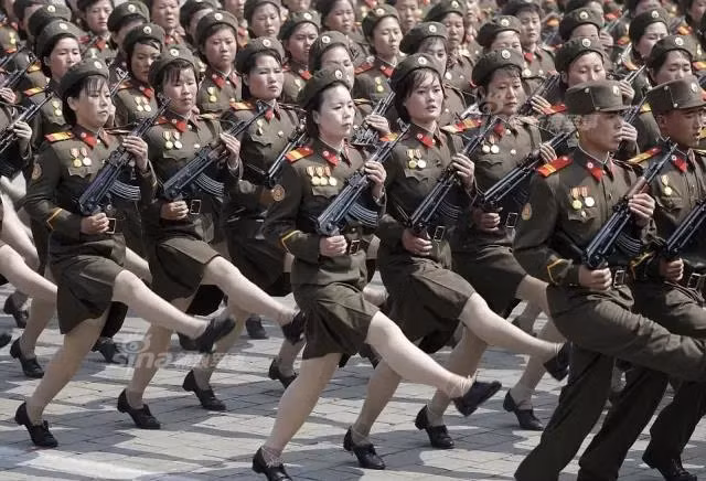 Một đội quân toàn nữ giới trong Quân đội Triều Tiên. Nguồn ảnh: Sina.