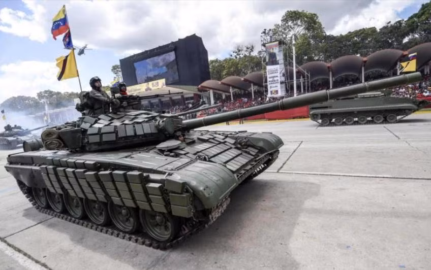 Xe tăng chiến đấu chủ lực T-72BV1, nắm đấm hỏa lực mạnh nhất của lục quân Venezuela. Khoảng 500 chiếc T-72B đang có trong biên chế quân đội nước này. Ảnh: Dambiev.livejournal