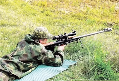 Với yêu cầu từng bước đáp ứng nguồn cung vũ khí cho quân đội, Viện nghiên cứu vũ khí, Tổng cục công nghiệp quốc phòng đã đưa ra đề tài "Nghiên cứu thiết kế, chế thử súng bắn tỉa cỡ nòng 12,7mm". Nguồn ảnh: Guns