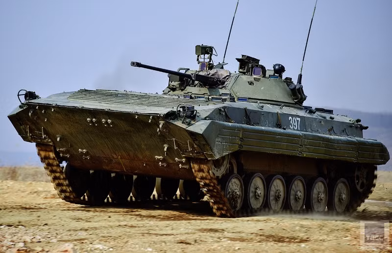 Xe chiến đấu bộ binh BMP-2 tham gia vòng loại tank Biathlon 2017. Nguồn ảnh: TASS