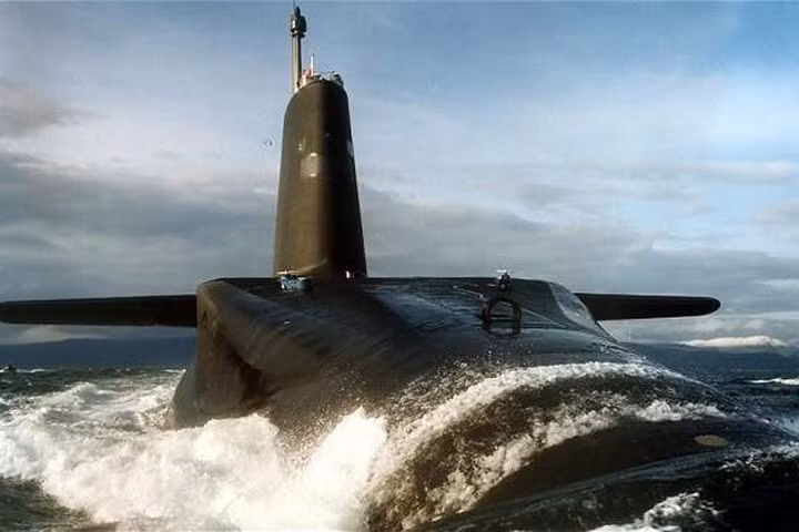 Ngoài trang bị cho Hải quân Mỹ, tên lửa UGM-133 Trident II cũng được đồng minh của Mỹ là Anh Quốc ma và đưa vào trang bị. Hiện những tên lửa này được trang bị cho siêu tàu ngầm lớp Vanguard của Hải quân hoàng gia Anh. Nguồn ảnh: scientificroute