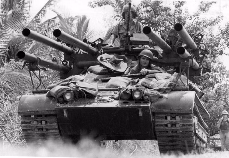 Từ năm 1965, Mỹ bắt đầu triển khai khẩu pháo tự hành M50 Ontos trong chiến tranh Việt Nam. Đến giai đoạn những năm 1967, hàng loạt các khẩu pháo tự hành chống tăng loại này đã được mang tới Việt Nam để tăng cường hỏa lực cho bộ binh Mỹ. Nguồn ảnh: Defense.