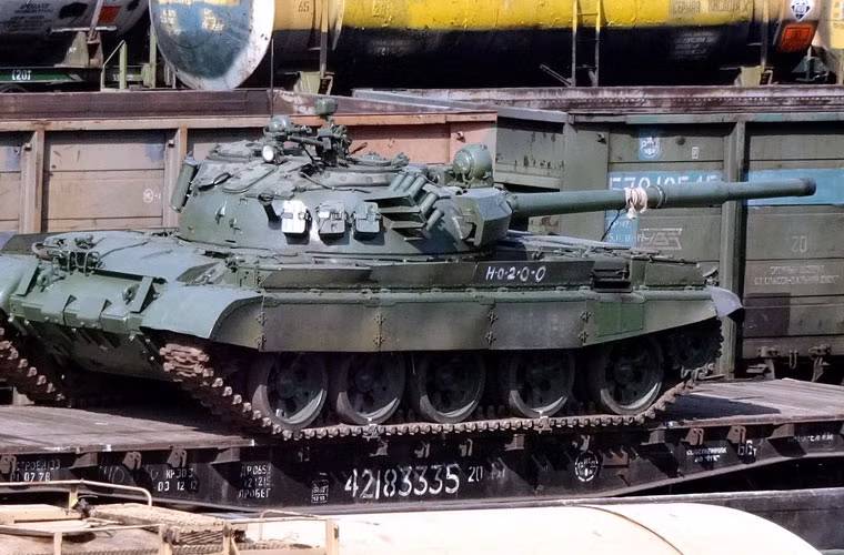 Mặc dù là một cỗ xe tăng được đánh giá là lỗi thời trên chiến trường, nhưng ở Syria chúng vẫn còn hữu dụng, góp phần lập nên nhiều chiến công giải phóng hàng loạt tỉnh, thành phố Syria khỏi tay phiến quân IS. Nguồn ảnh: Monitoring