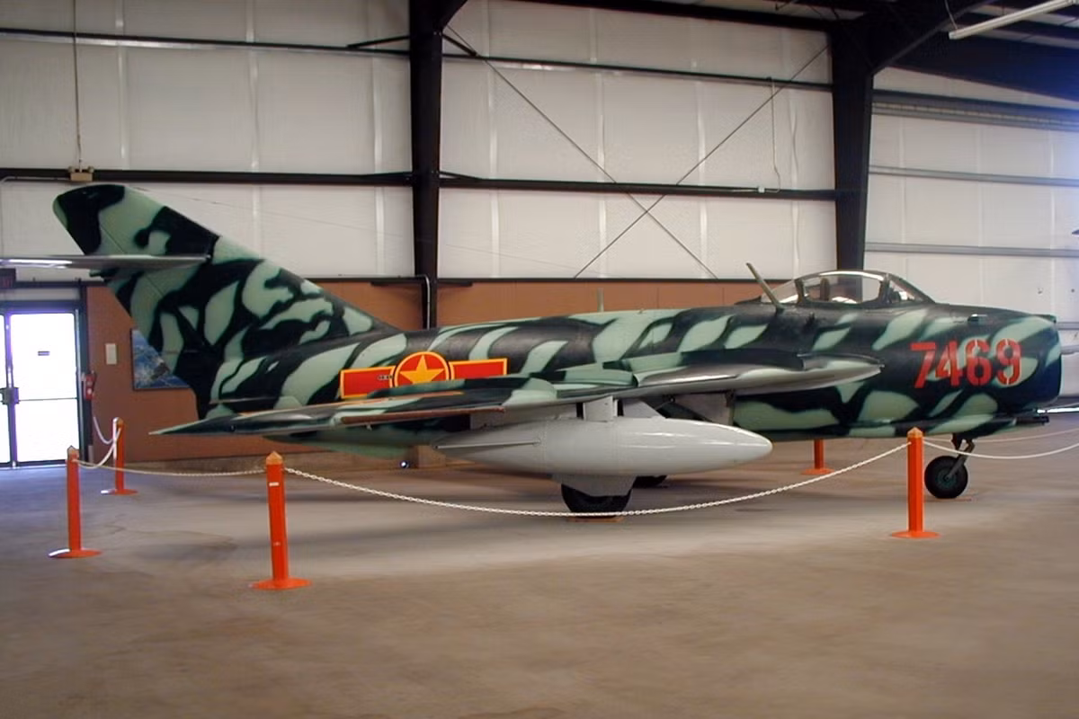 Không quân Nhân dân Việt Nam cũng từng sở hữu loại máy bay huyền thoại này. Có thể nói, MiG-15 chính là "khẩu AK-47" trên trời với độ phổ biến cực lớn của nó. Nguồn ảnh: Skyta.