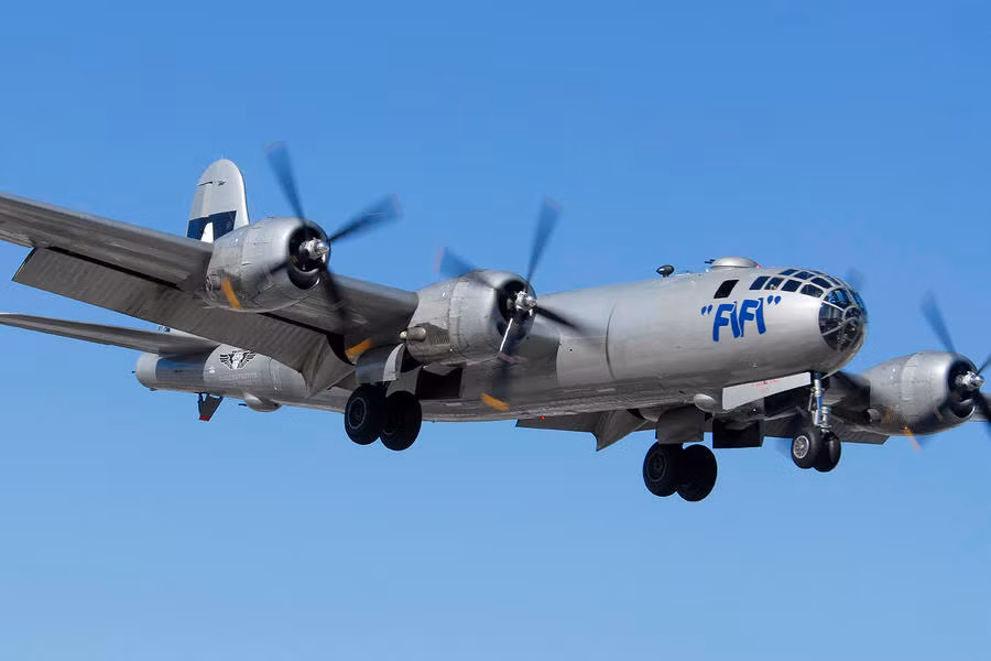 Khung máy bay tiếp tục được phát triển sau này thành chiếc B-50 Superfortress của Không quân Mỹ. Điều đáng ngạc nhiên là Liên Xô nhận thấy tính năng hiệu quả của loại máy bay này nên cũng đã phát triển một bản sao là chiếc Tupolev Tu-4, sao chép kỹ thuật từ những chiếc B-29 tịch thu được. Nguồn ảnh: Wikipedia