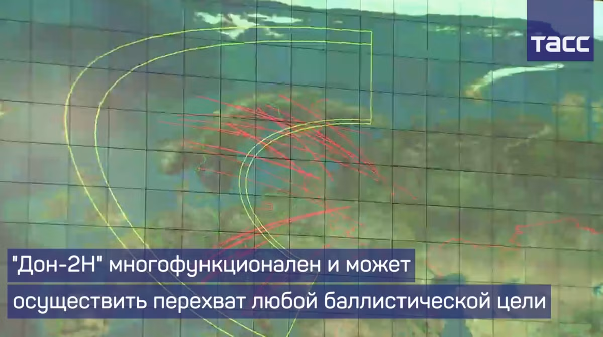 Với kích thước khổng lồ, chiều dài bề mặt radar bao gồm các modul thu phát lên tới 8 m. Don-2N hoạt động ở chế độ tự động, kip vận hành chỉ có nhiệm vụ hỗ trợ và duy trì tình trạng sẵn sang chiến đấu của hệ thống. Công việc còn lại máy tính sẽ tự giải quyết. Nguồn ảnh: Tass