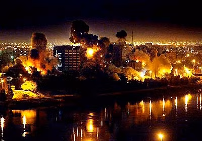 Lấy ví dụ như trong cuộc chiến tranh Iraq vào năm 2003 hay còn gọi là cuộc chiến Iraq lần thứ hai, Mỹ đã sử dụng không quân và các loại tên lửa hành trình để tiêu diệt hầu hết các cơ sở trọng yếu của đối phương trước khi tung ra lực lượng bộ binh vốn chỉ mang ý nghĩa "dọn dẹp". Nguồn ảnh: Above.