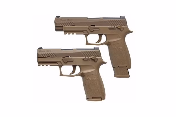 Giám đốc điều hành Sig Sauer, ông Ron Cohen phát biểu: “Chúng tôi cảm thấy phấn khích và tự hào rằng, P320 đã được lục quân Mỹ lựa chọn. Việc thực hiện hợp đồng này là một cam kết của nhân viên thuộc Sig Sauer. Chúng tôi sẽ tạo ra một loại súng chất lượng, đáng tin cậy và chứa nhiều cải tiến nhất trên thế giới”, Nguồn ảnh: Military