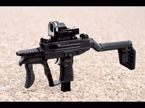 Uzi Pro là sự kế thừa xuất sắc những gì mà tiểu liên Uzi để lại. Đây được coi là đối thủ đáng gờm trong cuộc cạnh tranh để trang bị cho lực lượng đặc nhiệm các nước, đặc biệt những nước có truyền thồng sử dụng khẩu Uzi các phiên bản trước đây (trong đó có Việt Nam). Nguồn ảnh: You tube