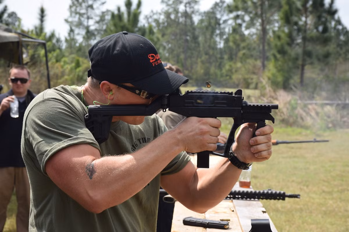 Đơn giá hiện tại cho khẩu súng Uzi Pro khoảng 1.100 USD một khẩu, tuy nhiên khi đặt mua số lượng lớn có thể giá thành sẽ thấp hơn. Nguồn ảnh: OutdoorHub