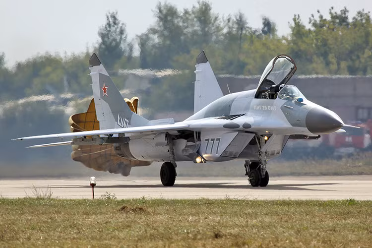 Bộ Quốc phòng Nga đã mua lại số máy bay này và bàn giao cho trung đoàn tiêm kích ở Kursk-Khalino từ tháng 2/2009. Nguồn ảnh: SFW.