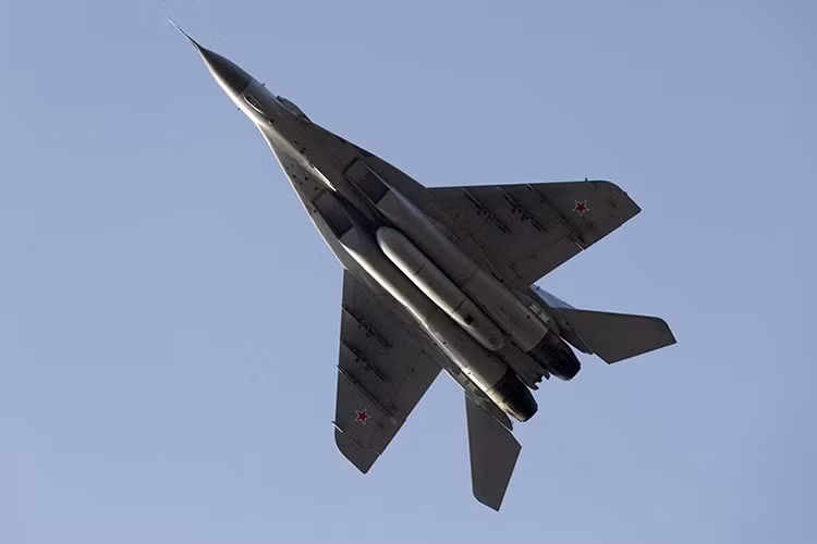 Đây là lần đầu tiên, phiên bản hiện đại nhất của dòng tiêm kích huyền thoại MiG-29 được triển khai chiến đấu thực tế. Các chuyên gia nhận định, Nga đang muốn sử dụng chiến trường Syria để thử nghiệm vũ khí mới của họ. Nguồn ảnh: Bộ Quốc phòng Nga.