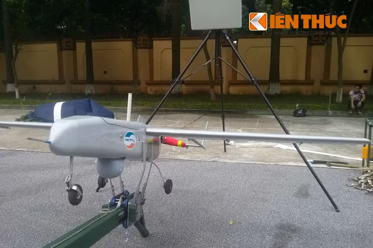 Máy bay không người lái VT-Patrol có sải cánh 3,3m, trọng lượng cất cánh 26kg, vận tốc bay từ 100 - 150km/h, phạm vi hoạt động 50km, mang theo thiết bị thăm dò hồng ngoại độ nét cao, có thể nhận biết được người lính trên mặt đất từ khoảng cách 600m và có thể liên tục truyền tải video theo thời gian thực về trung tâm chỉ huy.