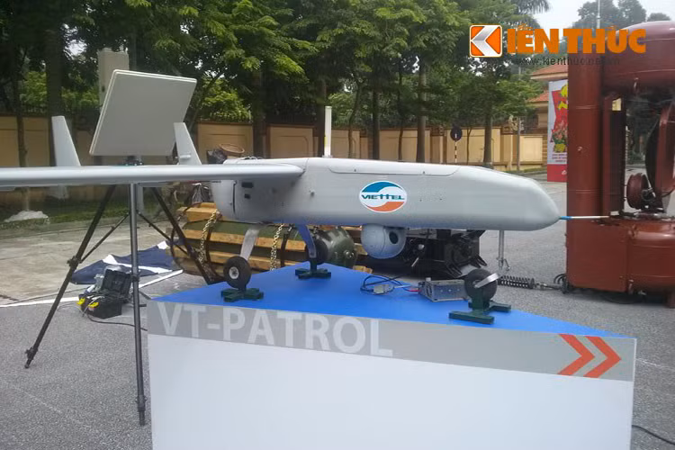 Máy bay trinh sát không người lái VT-Patrol: Máy bay không người lái VT-Patrol là chiếc máy bay trinh sát không người lái đầu tiên của Việt Nam do Viện nghiên cứu phát triển thuộc Tập đoàn viễn thông quân đội - Viettel tự nghiên cứu phát triển. Năm 2012, Viettel đã đưa kiểu máy bay nguyên mẫu máy bay này vào thử nghiệm và đã bay thử nghiệm thành công.