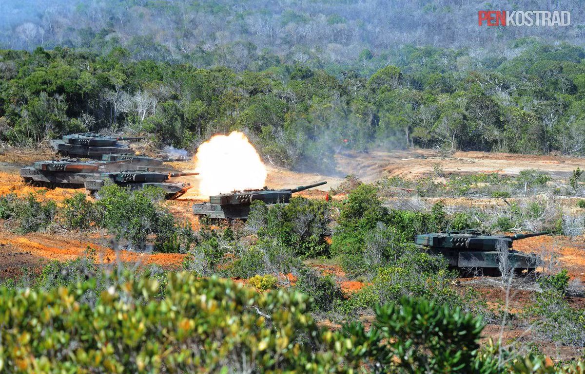 Xe tăng Leopard 2RI là phiên bản nâng cấp theo dự án Leopard 2 Revolution giống với phiên bản nâng cấp đã từng được Đức bán cho Singapore. Đây đều là bản nâng cấp dựa trên phiên bản Leopard 2A4. Nguồn ảnh: Chosul.